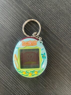 Bandai Tamagotchi Connection V2 virtual pet Keychain - Tropical Beach